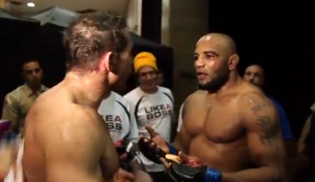 Kennedy (esq.) e Romero (dir.) discutiram no UFC 178. Foto: Reprodução