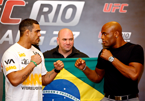 Belfort (esq) e Anderson (dir) se enfrentaram em 2011. Foto: Divulgação/UFC