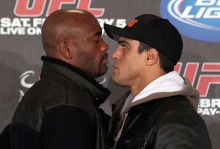 Rivalidade entre Anderson (esq.) e Vitor (dir.) pegou fogo no início da década. Foto: Josh Hedges/UFC