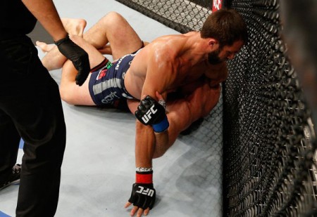 Rockhold finaliza Bisping no UFC Fight Night 55. Foto: Getty Images/UFC