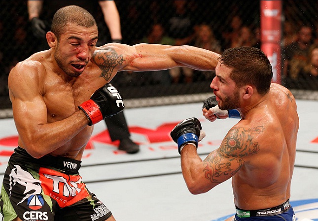 Aldo (esq.) e Mendes (dir.) travaram batalha épica no UFC Rio. Foto: Josh Hedges/UFC