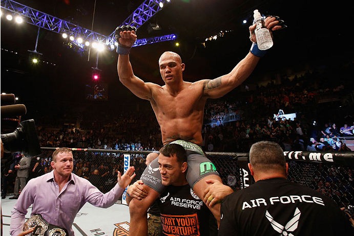 Lawler (foto) derrotou Hendricks e é o novo campeão do UFC. Foto: Divulgação/UFC
