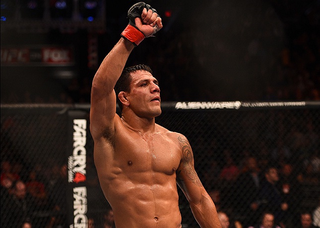 R. dos Anjos é o campeão dos leves do UFC. Foto: Josh Hedges/UFC