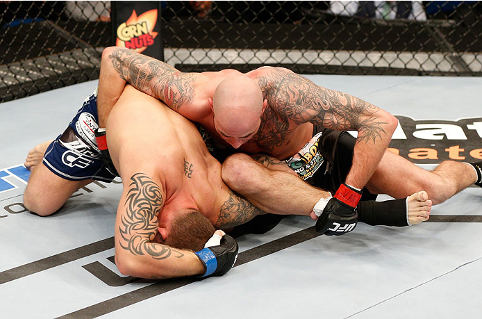 Saunders se tornou o primeiro a finalizar com uma omoplata no UFC. Foto: Divulgação