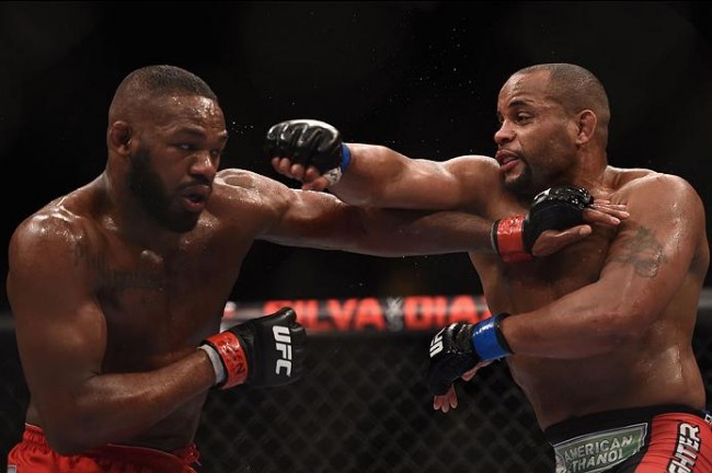 Cormier foi derrotado por Jones em janeiro de 2015. (Foto: Divulgação/UFC)