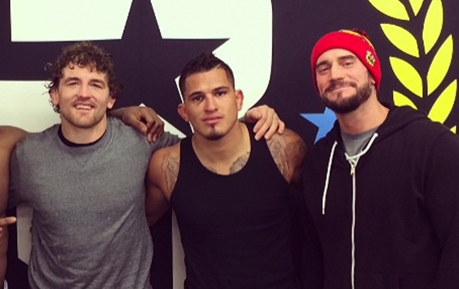 CM Punk (dir.) já treina com Askren (esq.) e Pettis (centro). Foto: Reprodução/Instagram