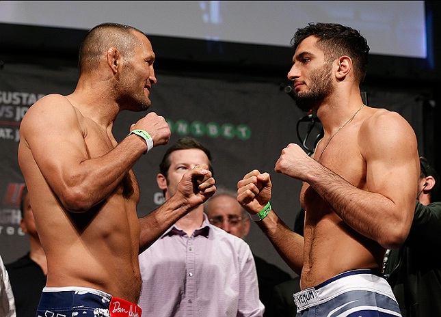 Henderson (esq.) e Mousasi (dir.) fazem luta co-principal da noite. Foto: Josh Hedges/UFC