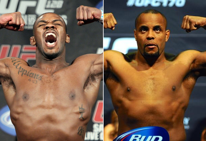 Jones (esq.) e Cormier (dir.) prometem encarada quente na pesagem do UFC 182. Foto: Produção MMA Press (Divulgação/UFC)
