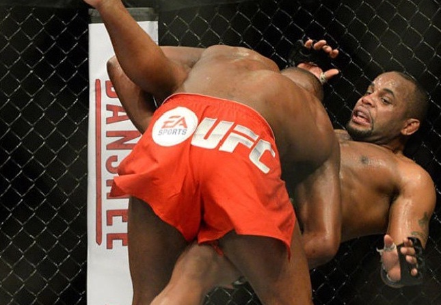 Jones provocou Cormier com foto de queda no UFC 183. Foto: Reprodução/Instagram
