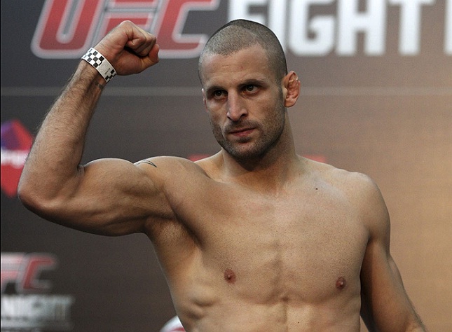 T. Saffiedine (foto) sofreu uma lesão na virilha. Foto: Mitch Viquez//UFC