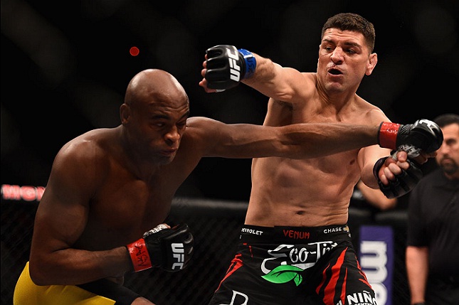 N. Diaz (dir.) já foi flagrado três vezes pelo uso de maconha. Foto: Josh Hedges/UFC