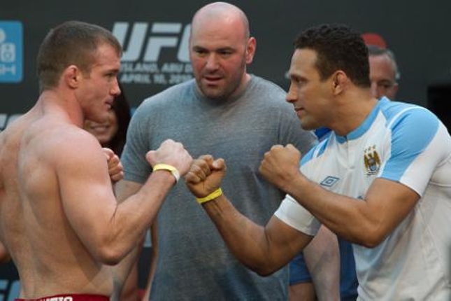 Renzo (dir.) e M. Hughes (esq.) fazem revanche do UFC 112 na superluta do ADCC 2015. Foto: Reprodução