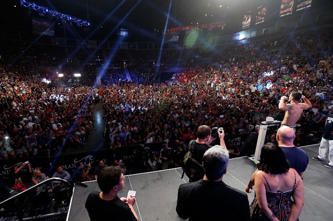 Apesar de atrativas para o público, as pesagens no MMA são alvo de grande polêmica. Foto: Divulgação/UFC
