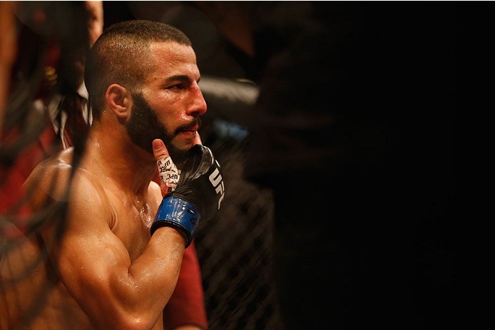 Makdessi (foto) mostra incômodo com mandíbula fraturada no UFC 187. Foto: Divulgação/UFC