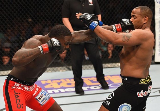 Johnson e Cormier se enfrentaram em maio de 2015. Foto: Divulgação/UFC