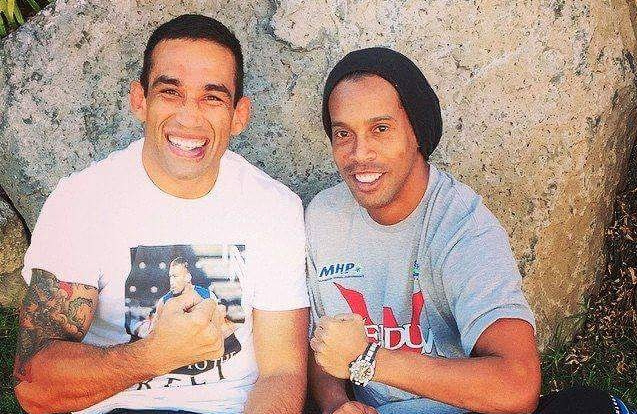 Ronaldinho (dir.) mandou recado de apoio a Werdum (esq.). Foto: Reprodução/Instagram