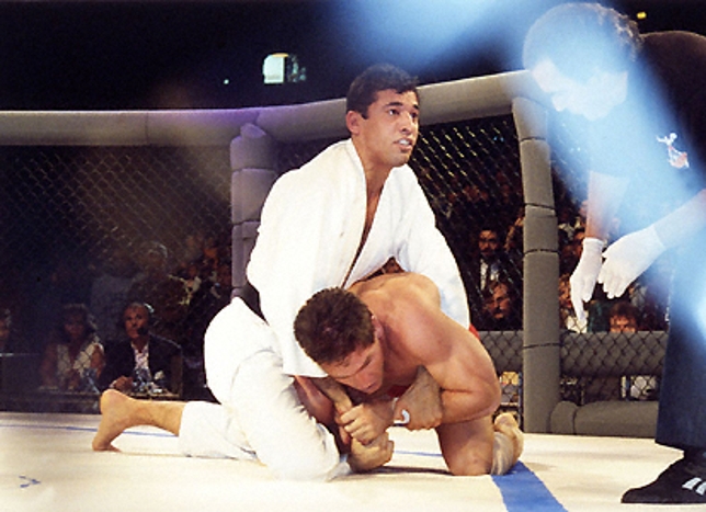 Royce e Shamrock em sua primeira luta, no UFC 1. Foto: Susumo Nagao/Reprodução