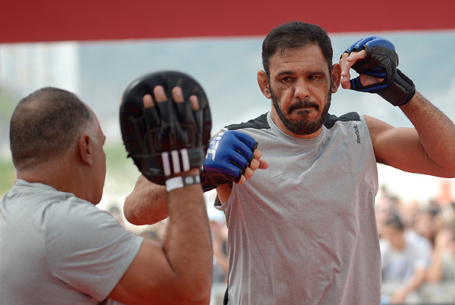 Minotouro enfrenta Bader no UFC São Paulo. Foto: Inovafoto