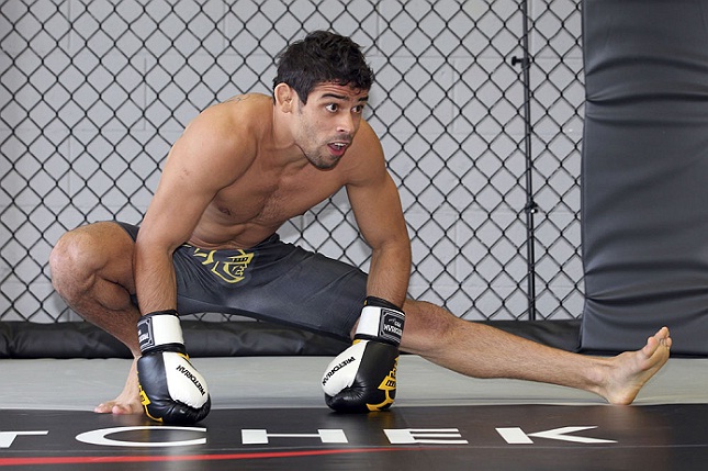 Barão (foto) encara Dillashaw neste sábado (25). Foto: Josh Hedges/UFC