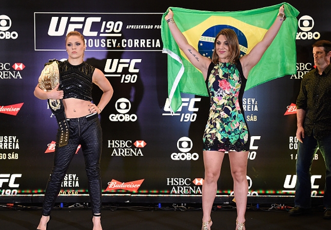 Ronda (esq.) e Bethe (dir.)  fazem a luta principal do UFC 190, no Rio. Foto: Josh Hedges/UFC