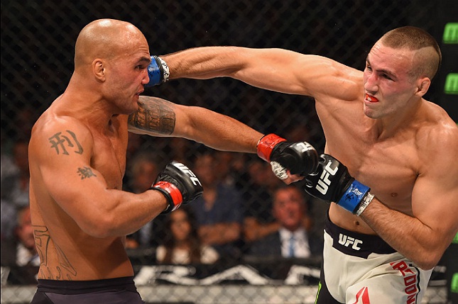 Guerra entre Lawler (esq.) e MacDonald (dir.) ganhou destaque no vídeo. Foto: Josh Hedges/UFC