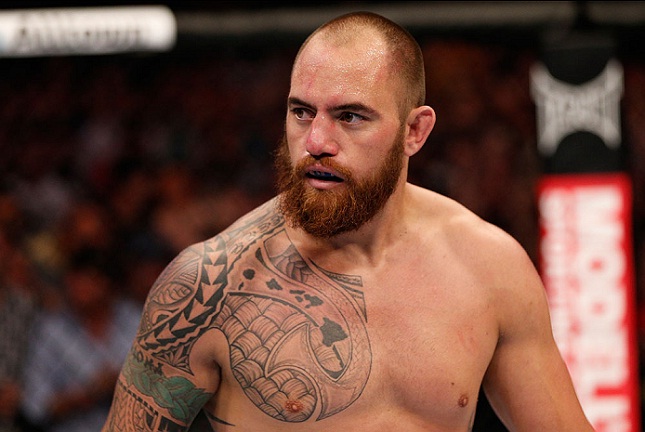 Browne havia lesionado seu dedo em revanche com Werdum. Foto: Josh Hedges/UFC