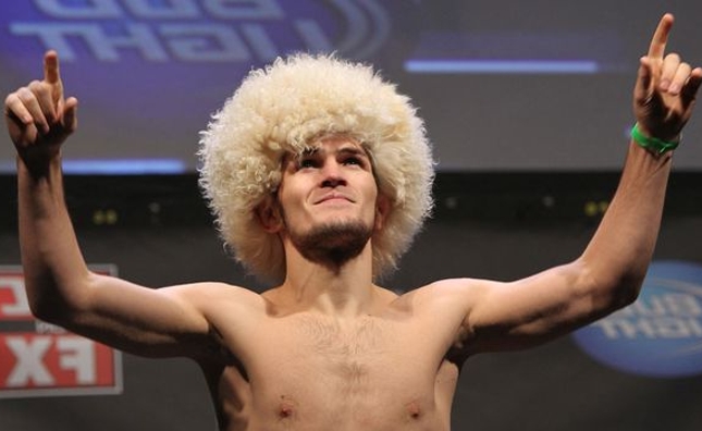 Khabib (foto) está invicto em sua carreira e é um dos maiores nomes do MMA russo na atualidade. Foto: Josh Hedges/UFC