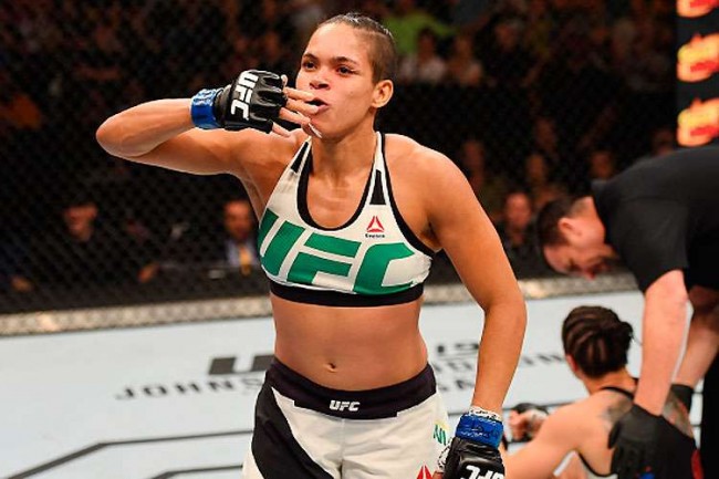 A. Nunes é a brasileira mais bem ranqueada do peso galo feminino do UFC. Foto Josh Hedges