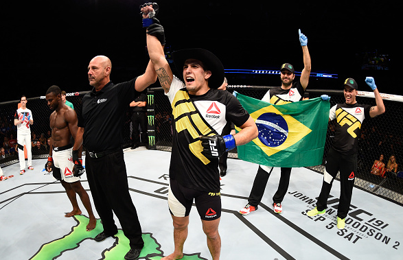 Sertanejo (foto) voltou ao octógono com vitória. Foto: Jeff Bottari/UFC