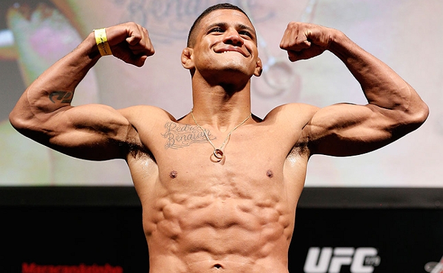 Durinho (foto) fará sua quarta luta no Ultimate. Foto: Josh Hedges/UFC