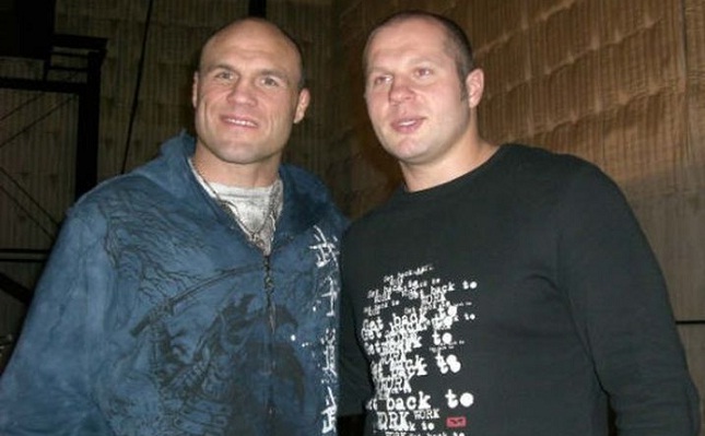 Couture (esq.) e Fedor (dir.) são dois dos maiores pesos pesados da história do MMA. Foto: M1/Divulgação