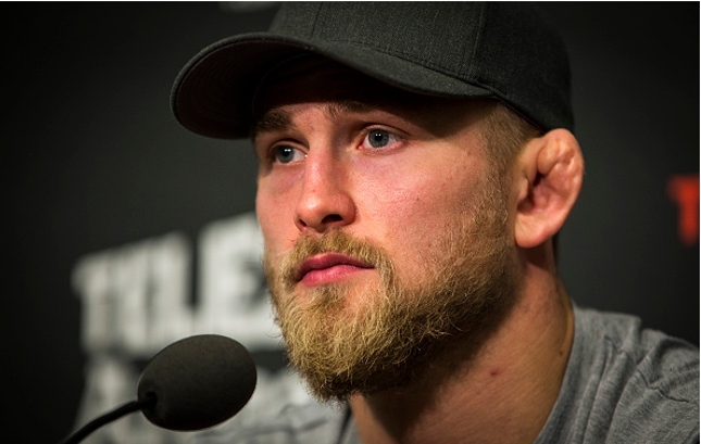 Gustafsson (foto) foi mais um atleta a criticar contrato de material esportivo. Foto: Josh Hedges/UFC