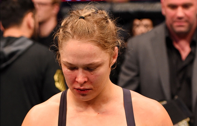 Ronda (foto) sofreu sua primeira derrota como profissional diante de H. Holm. Foto: Josh Hedges/UFC