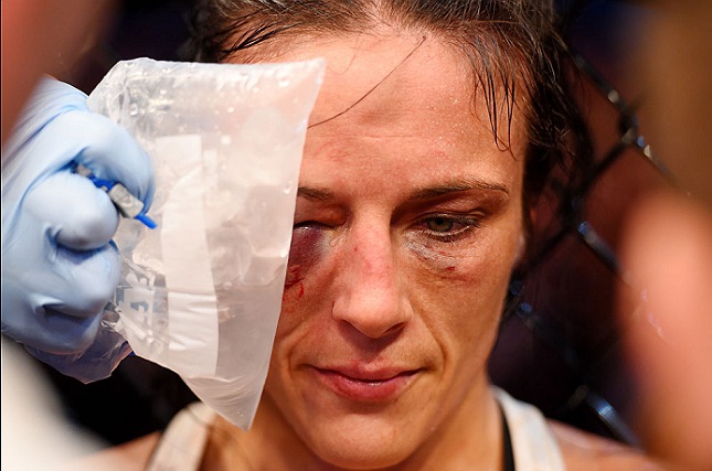 Valerie (foto) foi derrotada na disputa do cinturão peso palha. Foto: Josh Hedges/UFC