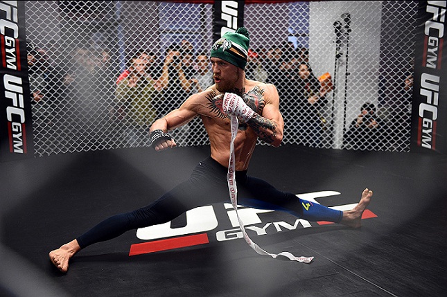Será que McGregor (foto) desviará de balas e dará golpes em câmera lenta? Foto: Josh Hedges/UFC