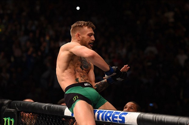 McGregor (foto) está em alta desde que conquistou o cinturão dos penas. Foto: Josh Hedges/UFC