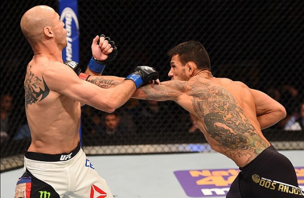 Acessório no short de Cerrone provocou multa. Foto: Josh Hedges/UFC