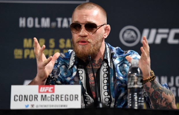 McGregor (foto) foi com visual extravagante na coletiva. Foto: Josh Hedges/UFC