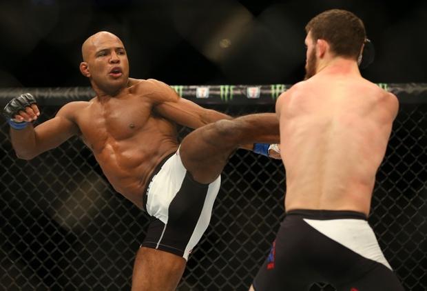 Reis enfrenta Johnson pelo cinturão em julho. Foto: Divulgação/UFC