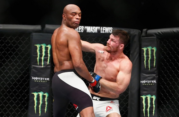 Anderson (esq.) foi derrotado por Bisping (dir.) em Londres. Foto: Christopher Lee/UFC
