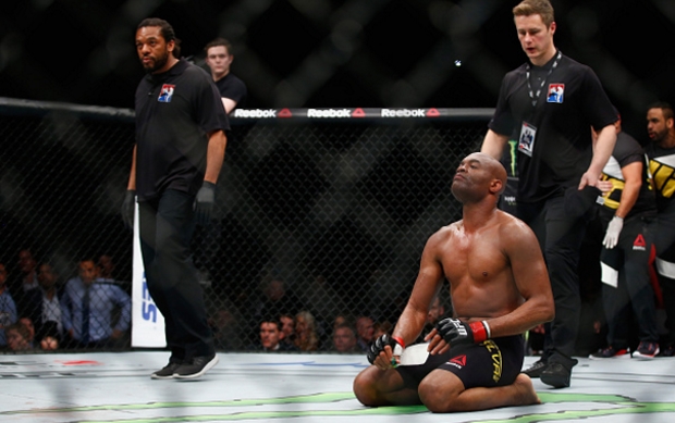 Anderson (dir.) achou que tivesse vencido e chegou a comemorar. Foto: Christopher Lee/UFC