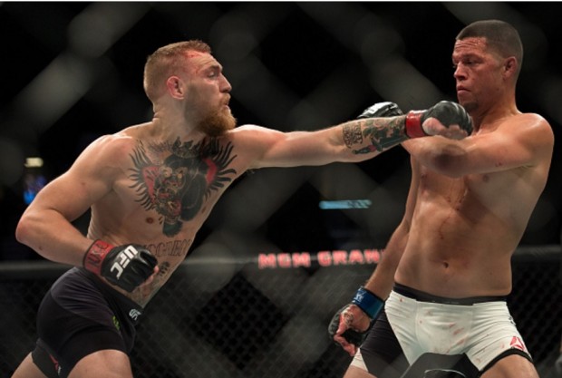 McGregor (esq.) e Diaz (dir.) fizeram a luta principal do UFC 196. Foto: Brandon Magnus/UFC
