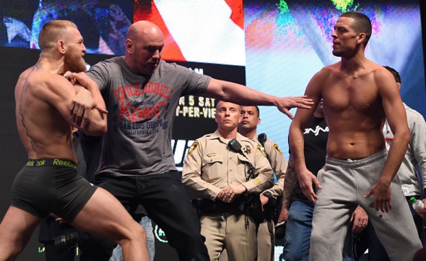 McGregor e Diaz se estranharam na pesagem da primeira luta dos dois, em março. Foto: Josh Hedges/UFC