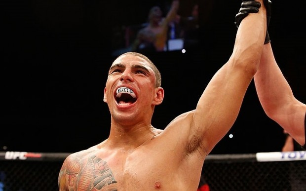 Mineiro (foto) chegou a quatro vitórias no Ultimate. Foto: Josh Hedges/UFC