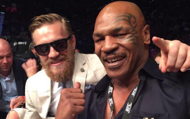 Tyson (dir.) quer ver Conor (esq.) x Floyd no UFC. (Foto: Reprodução)