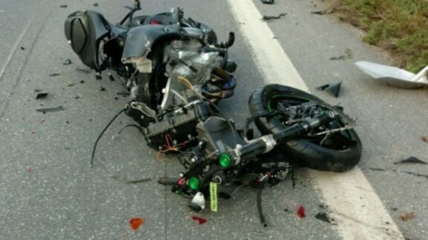 Moto de Horcher ficou completamente destruída depois do acidente. Foto: Divulgação