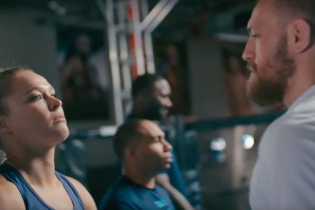 Ronda e McGregor fazem comercial de cerveja. Foto: Reprodução