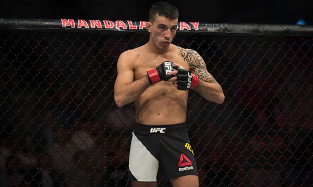T. Almeida (foto)  perdeu duas posições. Foto: Brandon Magnus/UFC