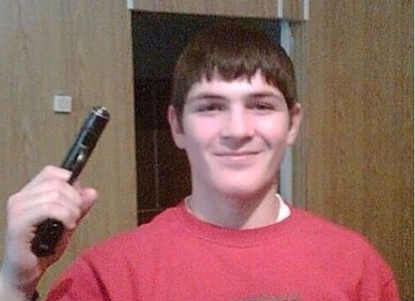 Nurmagomedov postou foto de sua adolescência com arma. Foto: Reprodução