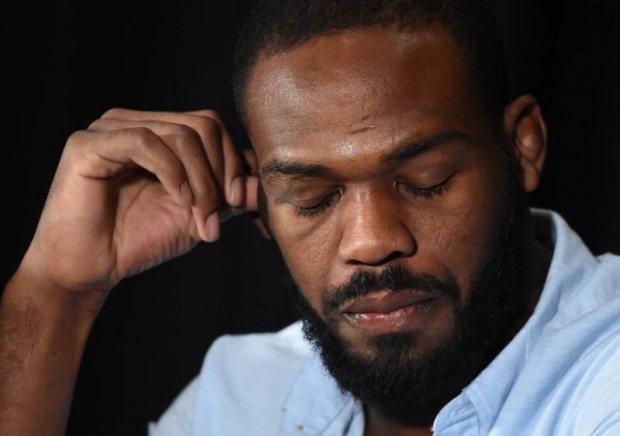Jones foi um dos flagrados pela nova política antidoping do UFC. Foto: Divulgação/UFC